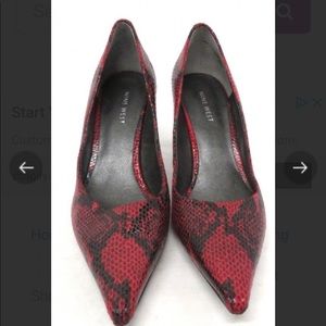 Nine West Red & Black Reptile Print Shoes / 7.5